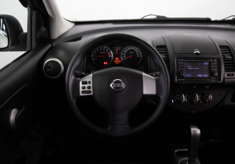 Подержанный автомобиль Nissan Note 2013 года (10 фото)