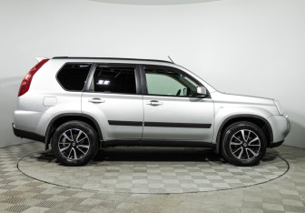 Подержанный автомобиль Nissan X-Trail 2010 года (4 фото)