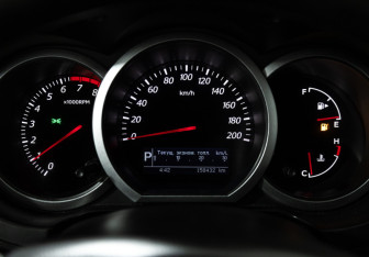 Подержанный автомобиль Suzuki Grand Vitara 2008 года (12 фото)