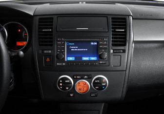 Подержанный автомобиль Nissan Tiida Hatchback 2011 года (15 фото)