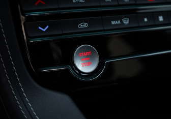 Подержанный автомобиль Jaguar F-Pace 2018 года (19 фото)