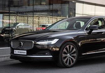 Подержанный автомобиль Volvo S90 2021 года (10 фото)