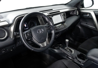 Подержанный автомобиль Toyota RAV4 2019 года (22 фото)