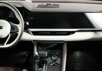 Подержанный автомобиль Geely Monjaro 2023 года (14 фото)