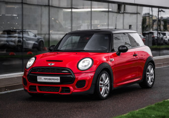 Подержанный автомобиль MINI Hatch 2016 года (3 фото)