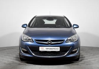 Подержанный автомобиль Opel Astra Sedan 2013 года (2 фото)