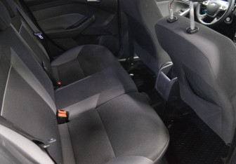 Подержанный автомобиль Ford Focus Sedan 2013 года (13 фото)