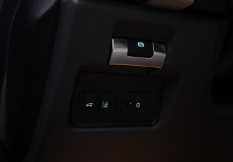 Подержанный автомобиль Jaguar E-Pace 2018 года (15 фото)