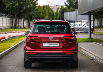 Подержанный автомобиль Volkswagen Tiguan 2018 года (7 фото)