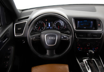 Подержанный автомобиль Audi Q5 2011 года (10 фото)