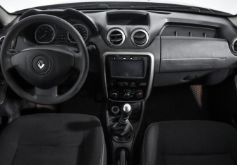 Подержанный автомобиль Renault Duster 2015 года (14 фото)