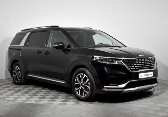Подержанный автомобиль Kia Carnival 2023 года (3 фото)
