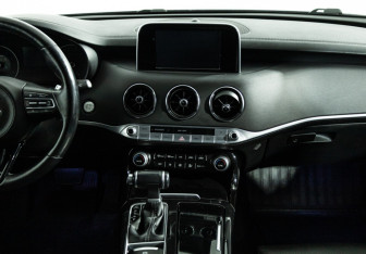 Подержанный автомобиль Kia Stinger 2019 года (14 фото)