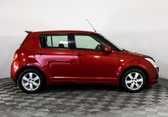 Подержанный автомобиль Suzuki Swift Hatchback 2010 года (4 фото)
