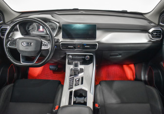 Подержанный автомобиль Geely Coolray 2022 года (13 фото)