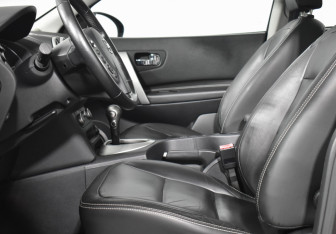 Подержанный автомобиль Nissan Qashqai 2012 года (10 фото)