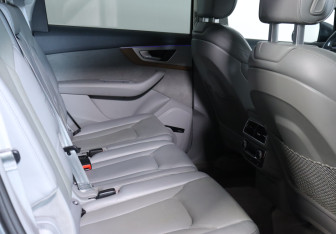 Подержанный автомобиль Audi Q7 2017 года (22 фото)