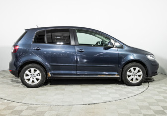 Подержанный автомобиль Volkswagen Golf Plus 2008 года (4 фото)