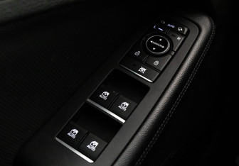 Подержанный автомобиль Hyundai Genesis 2015 года (25 фото)