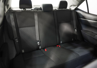 Подержанный автомобиль Toyota Corolla Sedan 2013 года (20 фото)
