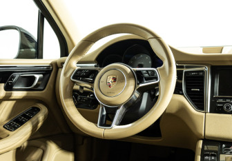Подержанный автомобиль Porsche Macan 2015 года (15 фото)