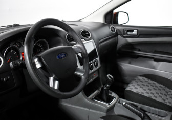 Подержанный автомобиль Ford Focus Sedan 2008 года (9 фото)