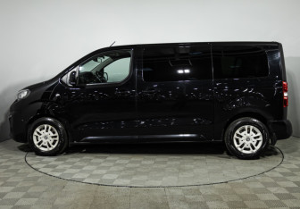 Подержанный автомобиль Peugeot Traveller 2018 года (8 фото)