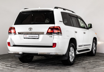 Подержанный автомобиль Toyota Land Cruiser Suv 2014 года (6 фото)