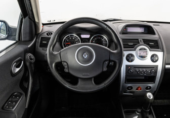 Подержанный автомобиль Renault Megane Sedan 2008 года (11 фото)