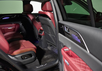 Подержанный автомобиль Hongqi E-HS9 2021 года (13 фото)