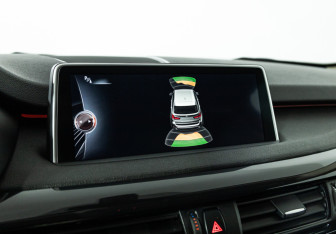 Подержанный автомобиль BMW X5 2015 года (17 фото)