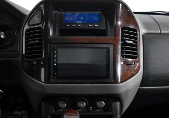 Подержанный автомобиль Mitsubishi Pajero 2005 года (16 фото)