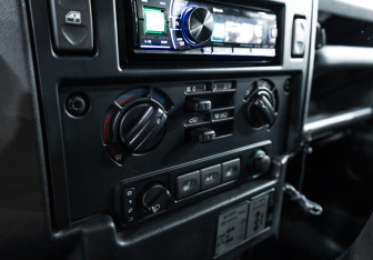 Подержанный автомобиль Land Rover Defender Suv 2007 года (16 фото)