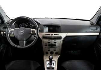 Подержанный автомобиль Opel Astra Hatchback 2008 года (10 фото)