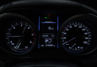 Подержанный автомобиль Toyota Land Cruiser Prado 2013 года (17 фото)