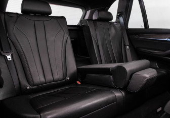 Подержанный автомобиль BMW X5 2016 года (24 фото)