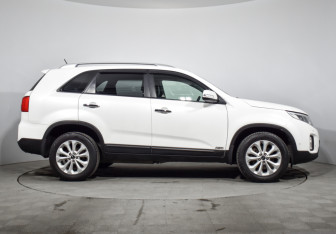 Подержанный автомобиль Kia Sorento 2016 года (4 фото)