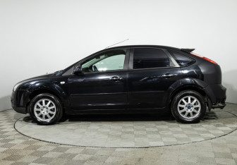 Подержанный автомобиль Ford Focus Hatchback 2006 года (8 фото)