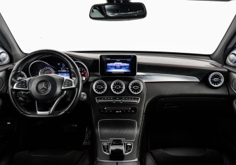 Подержанный автомобиль Mercedes-Benz GLC AMG 2016 года (16 фото)