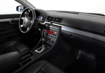 Подержанный автомобиль Audi A4 Sedan 2006 года (11 фото)