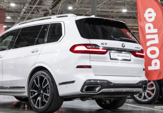Подержанный автомобиль BMW X7 2021 года (14 фото)