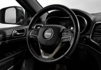 Подержанный автомобиль Jeep Grand Cherokee 2013 года (15 фото)
