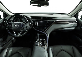 Подержанный автомобиль Toyota Camry Sedan 2019 года (13 фото)