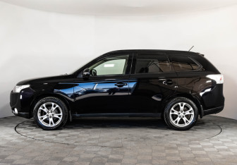 Подержанный автомобиль Mitsubishi Outlander 2012 года (8 фото)