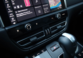 Подержанный автомобиль Porsche Macan 2022 года (10 фото)