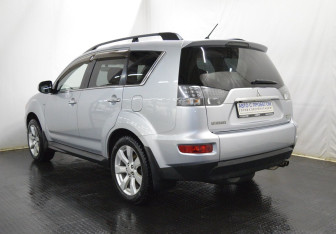 Подержанный автомобиль Mitsubishi Outlander 2012 года (7 фото)