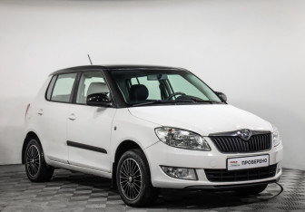 Подержанный автомобиль Skoda Fabia Hatchback 2013 года (3 фото)