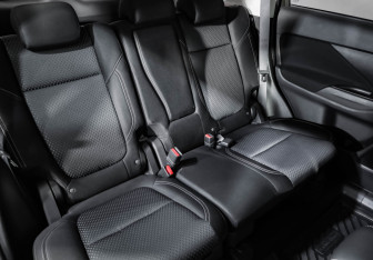 Подержанный автомобиль Mitsubishi Outlander 2020 года (23 фото)