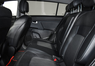 Подержанный автомобиль Kia Sportage 2012 года (12 фото)