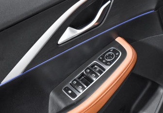 Подержанный автомобиль Omoda C5 2022 года (10 фото)